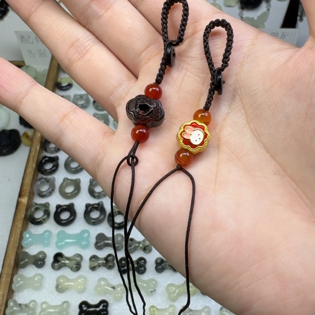 花***生蛇纹石玉未镶嵌吊坠