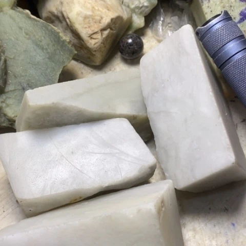 透闪石质玉未镶嵌珠宝半成品