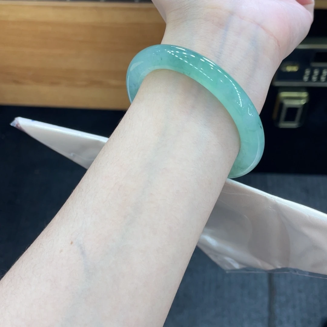 未镶嵌手镯翡翠卡52.7圆条，冰绿果冻胶