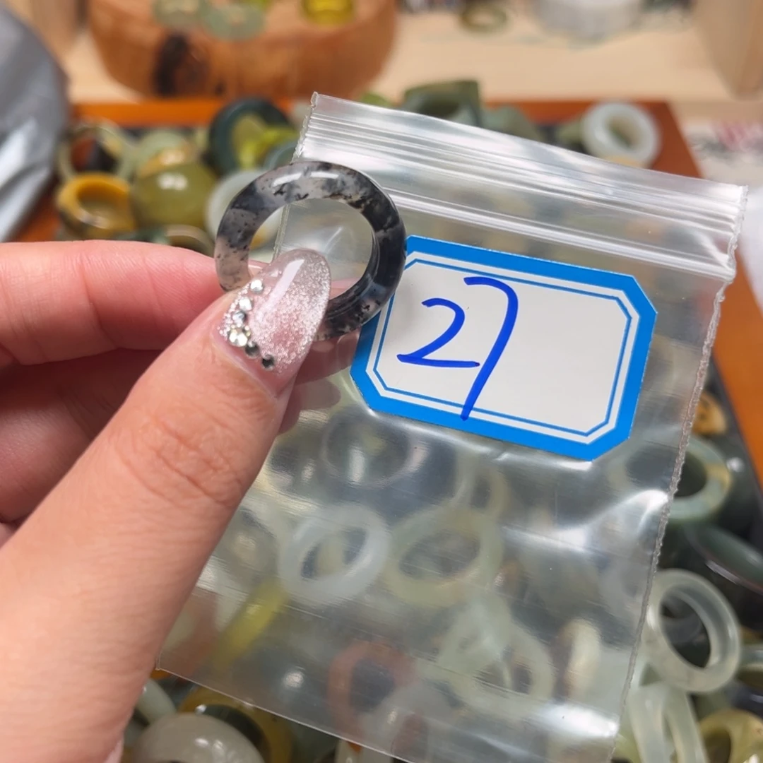 鼠***༄蛇纹石玉未镶嵌珠宝奇石