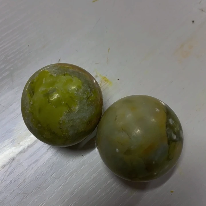 栋***哥蛇纹石玉未镶嵌摆件