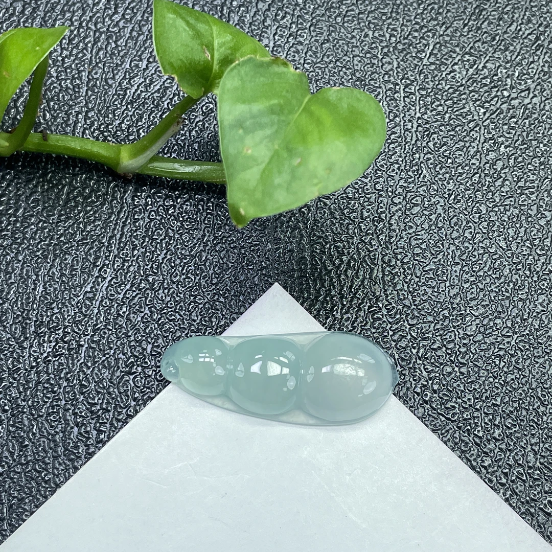 天然A货翡翠挂件-福豆-冰蓝色纯净冰透女士精品吊坠配绳发