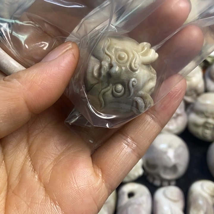 蛋****配饰鹿角雕刻一个出