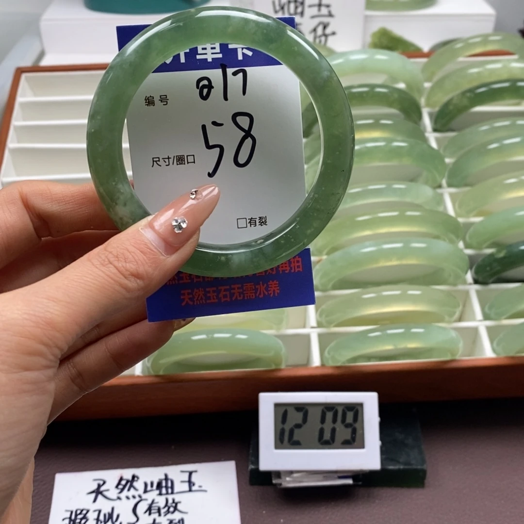 蛇纹石玉手镯未镶嵌