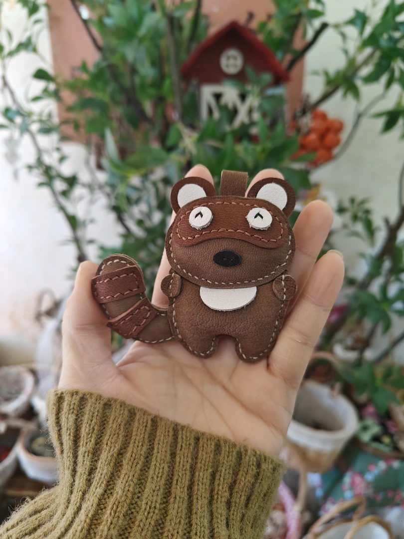 卡通小浣熊磨砂皮法羊手工缝制包挂件钥匙扣可爱礼物纯皮真皮