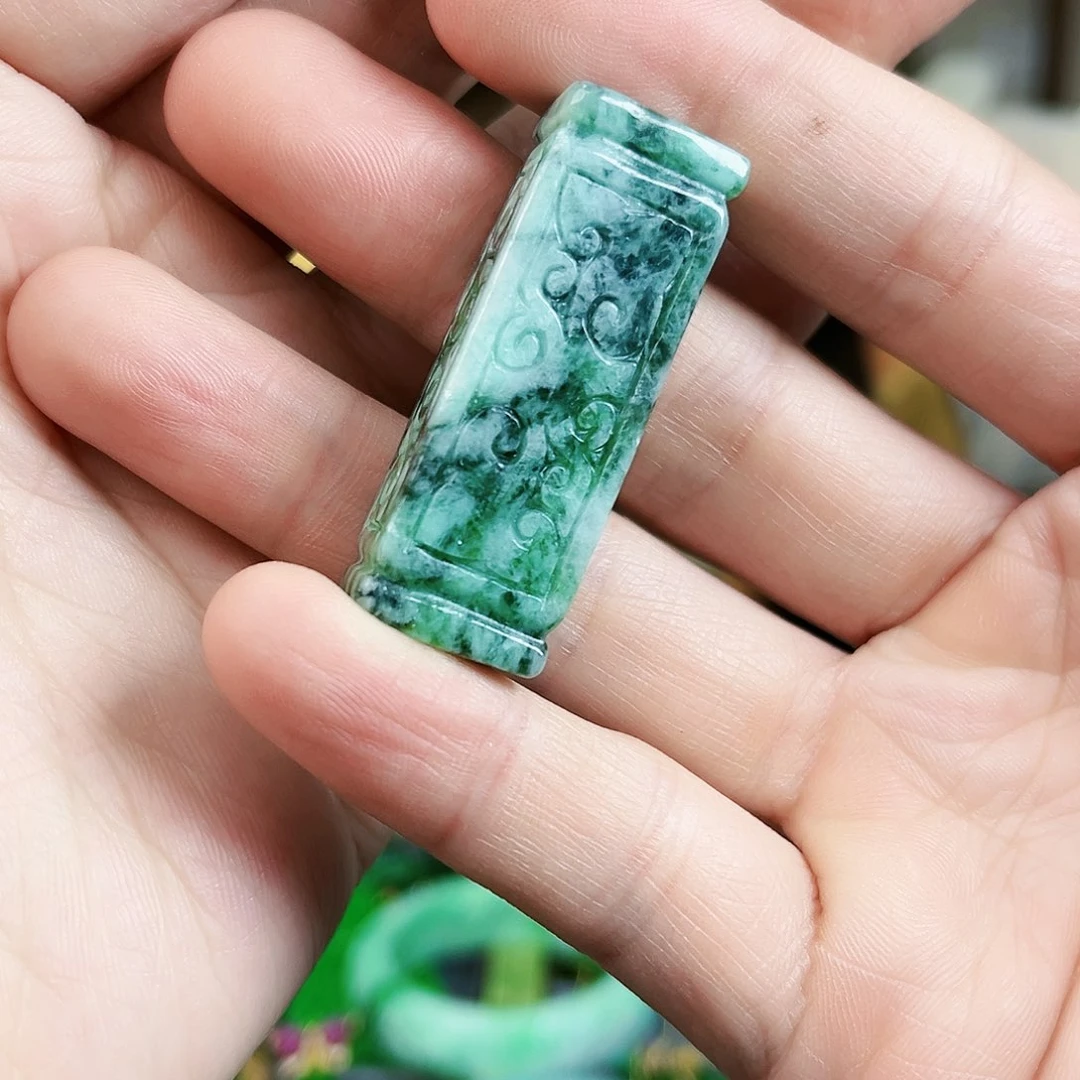 翡翠颈饰未镶嵌吊坠