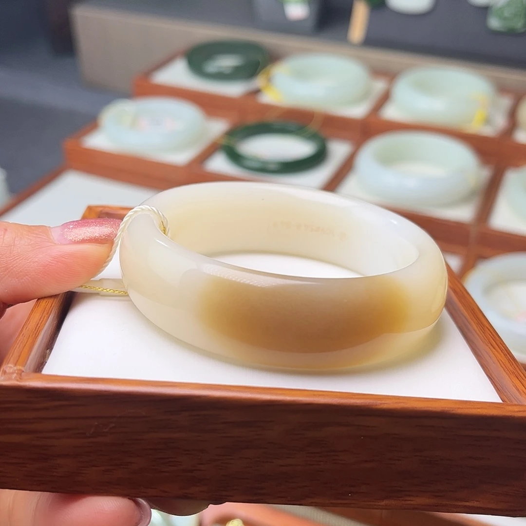 和田玉未镶嵌手镯54.8