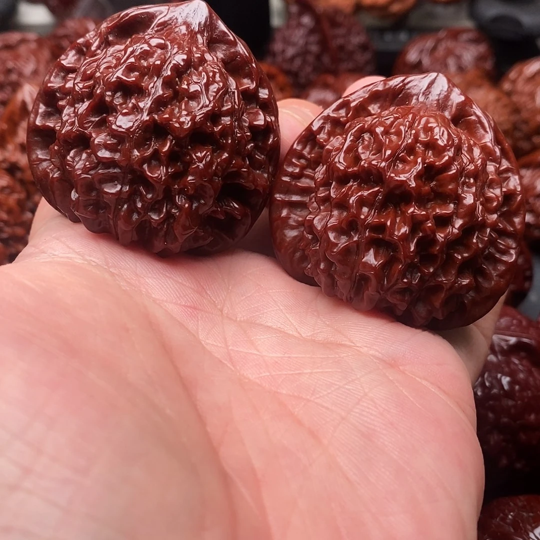 文玩核桃吊坠官帽色差