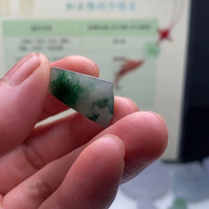 韩***脉颈饰未镶嵌翡翠缅甸翡翠A货边角