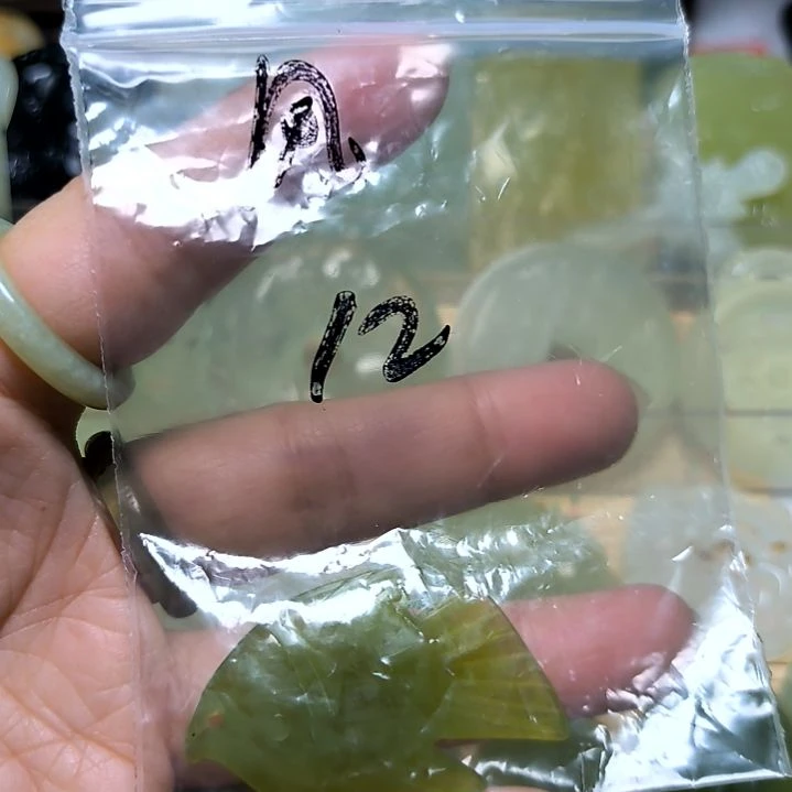 蛇纹石玉颈饰未镶嵌凤*飞