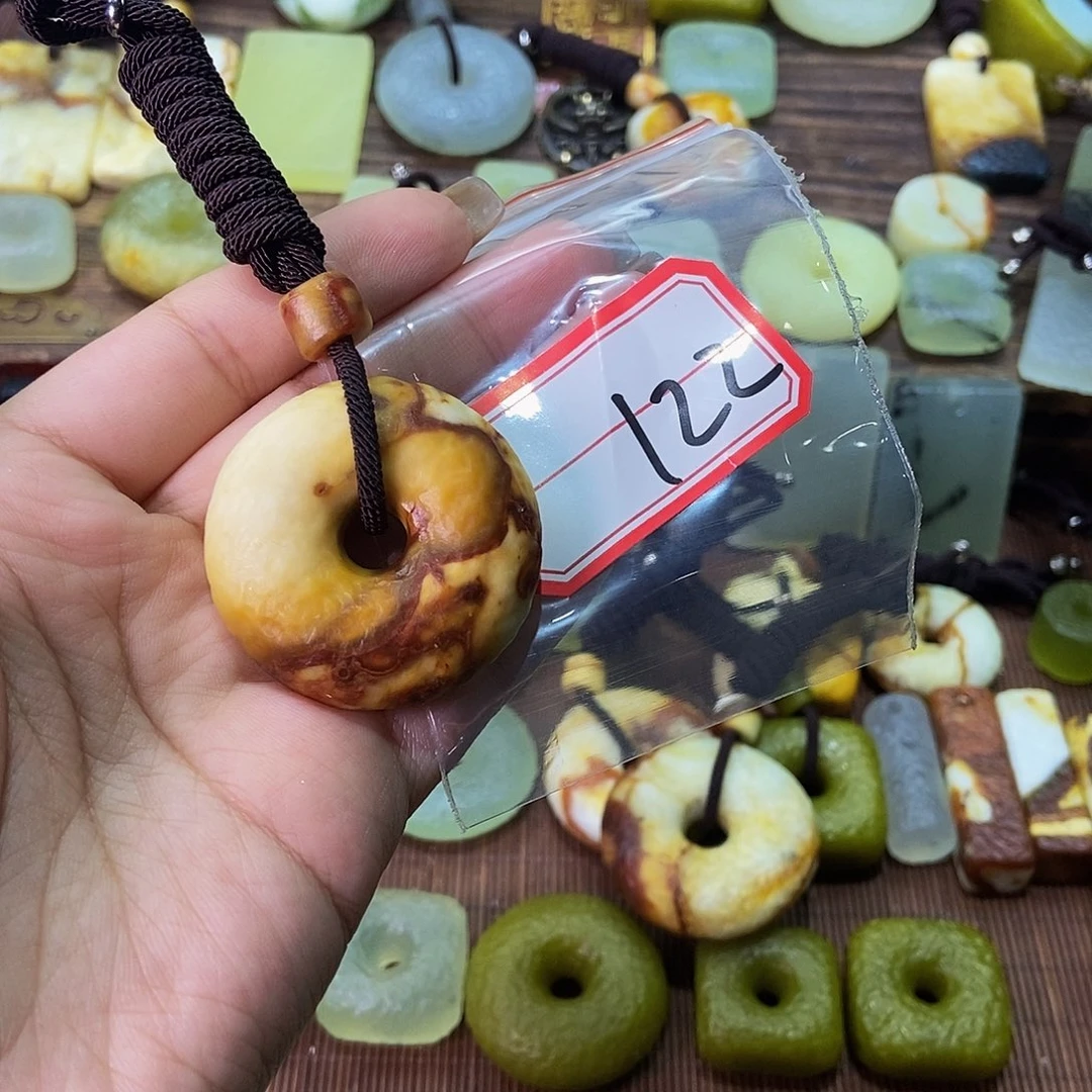 蛇纹石玉未镶嵌挂件年****废