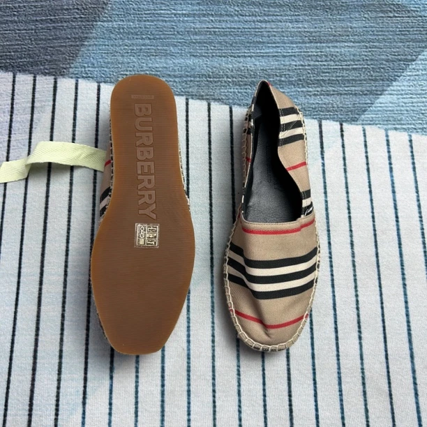 未使用 BURBERRY/博柏利 Burberry格纹渔夫鞋三五码