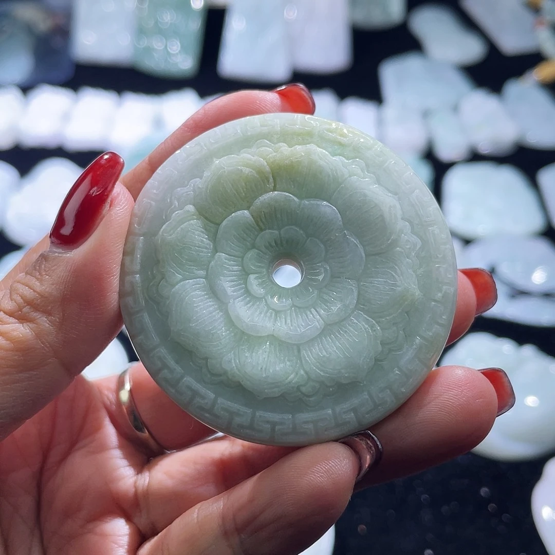 翡翠未镶嵌颈饰平安扣