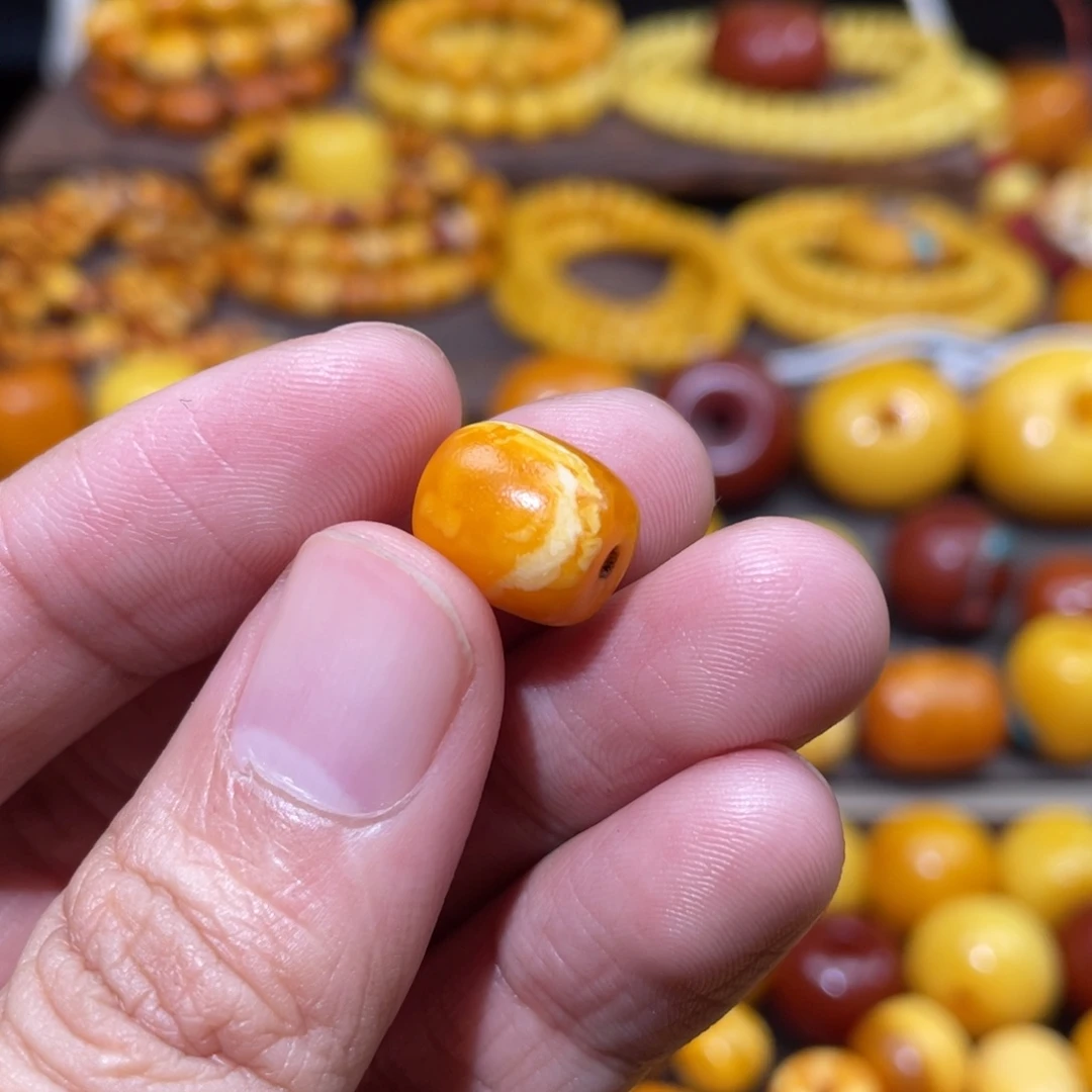 蜜蜡未镶嵌裸石直径10.7