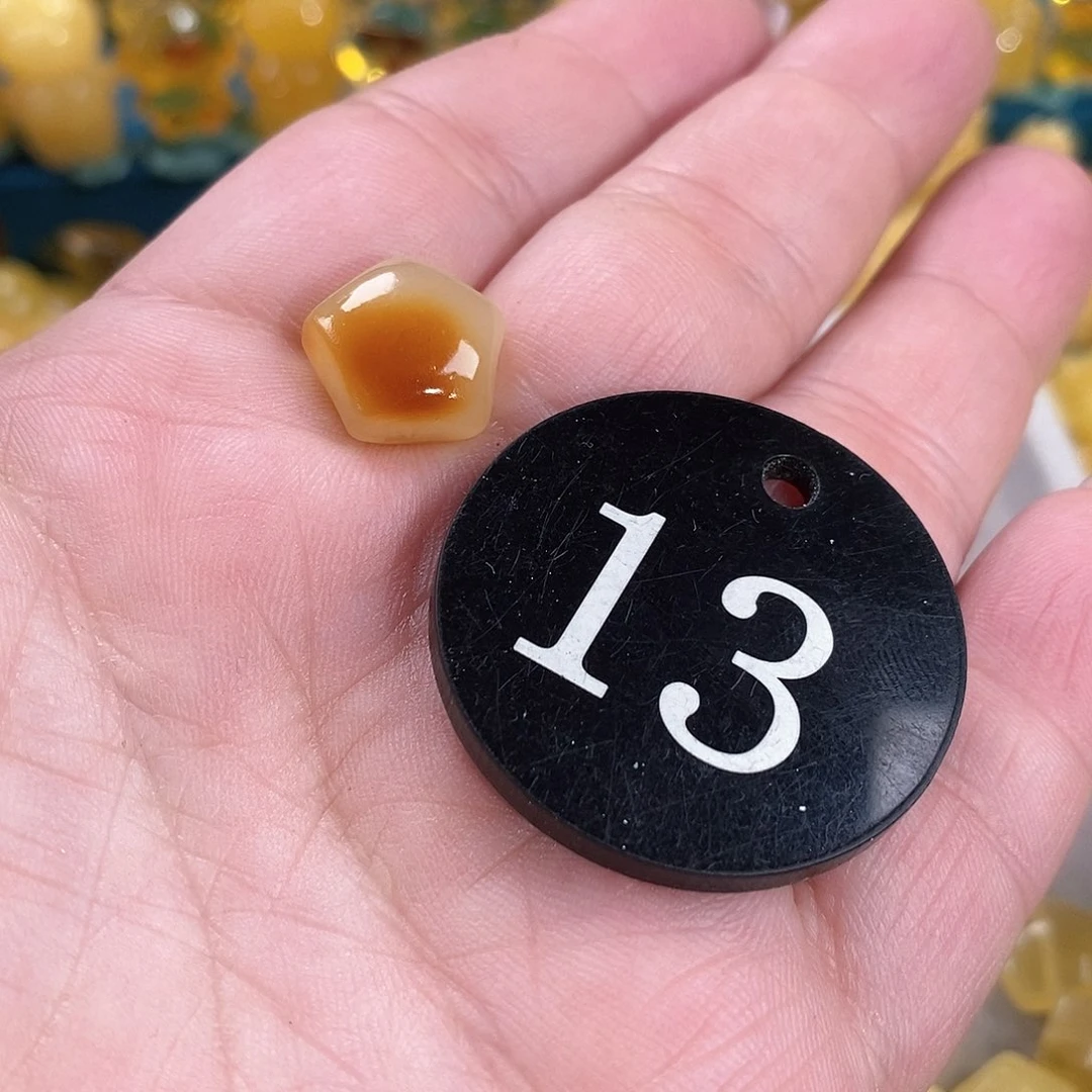 琥珀颈饰未镶嵌顾*北裸石