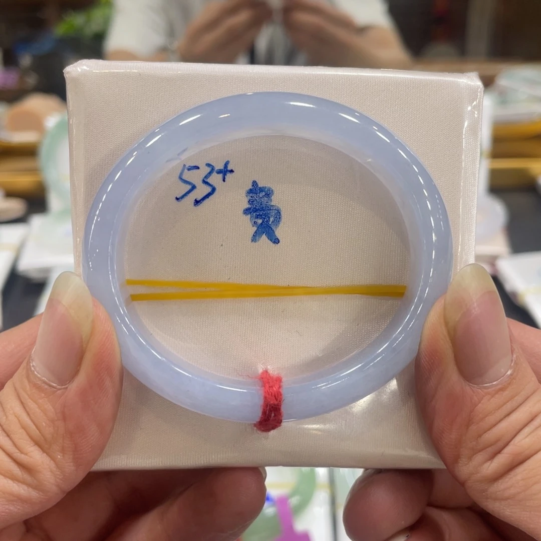 翡翠手镯未镶嵌翡翠手镯