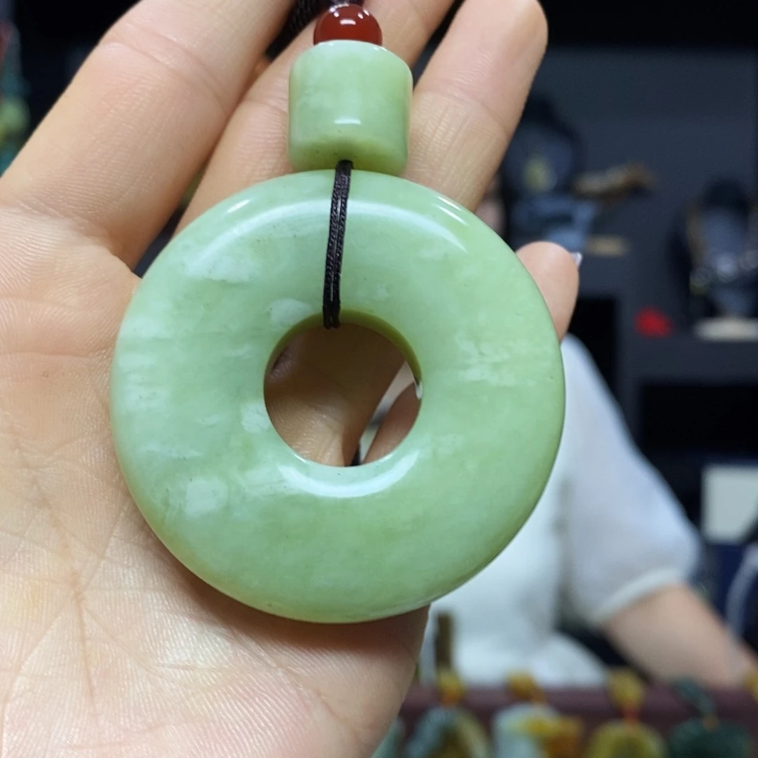 岫玉未镶嵌挂件吊坠