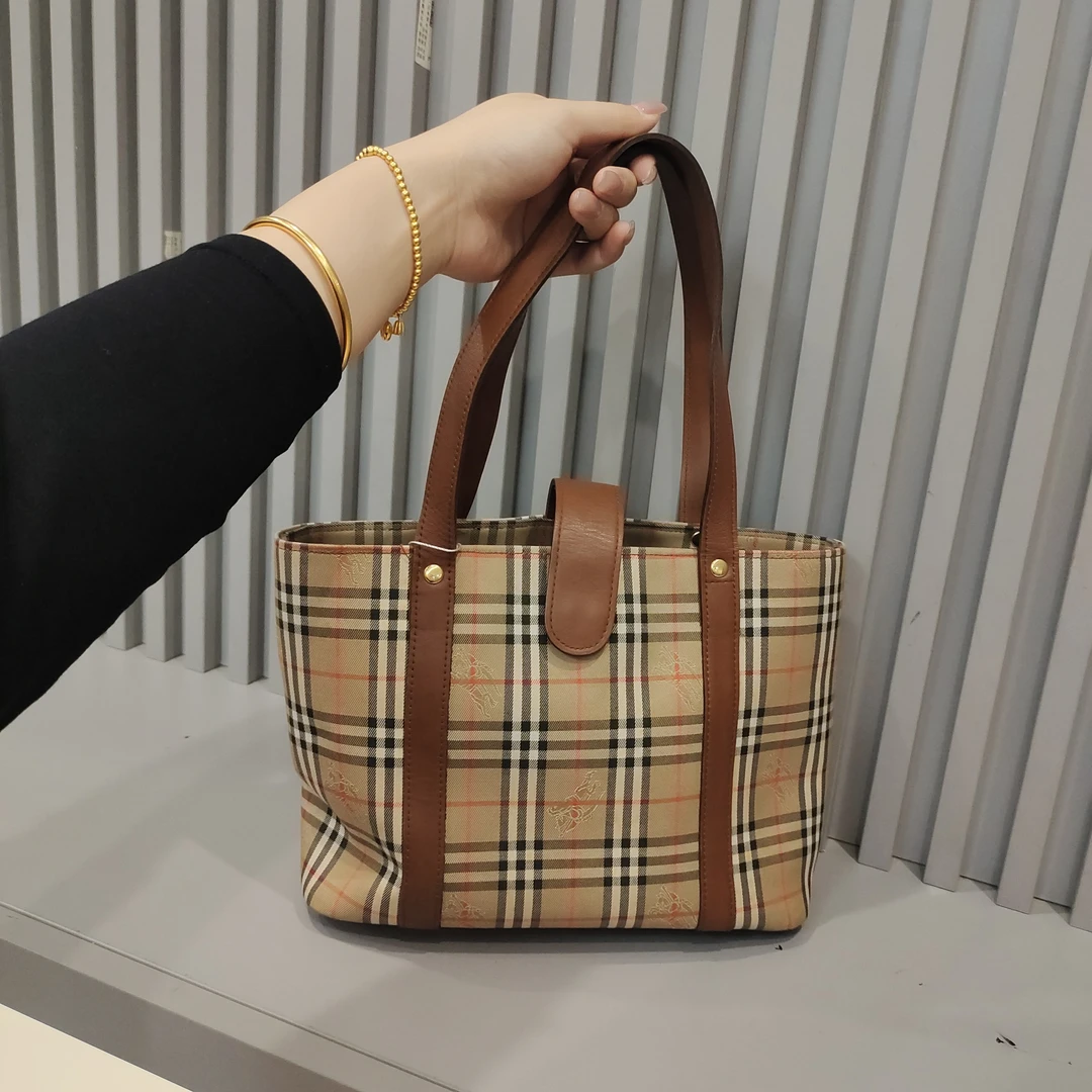 95新 BURBERRY/博柏利 兔兔奢欣欣/巴宝莉手提包/250303109