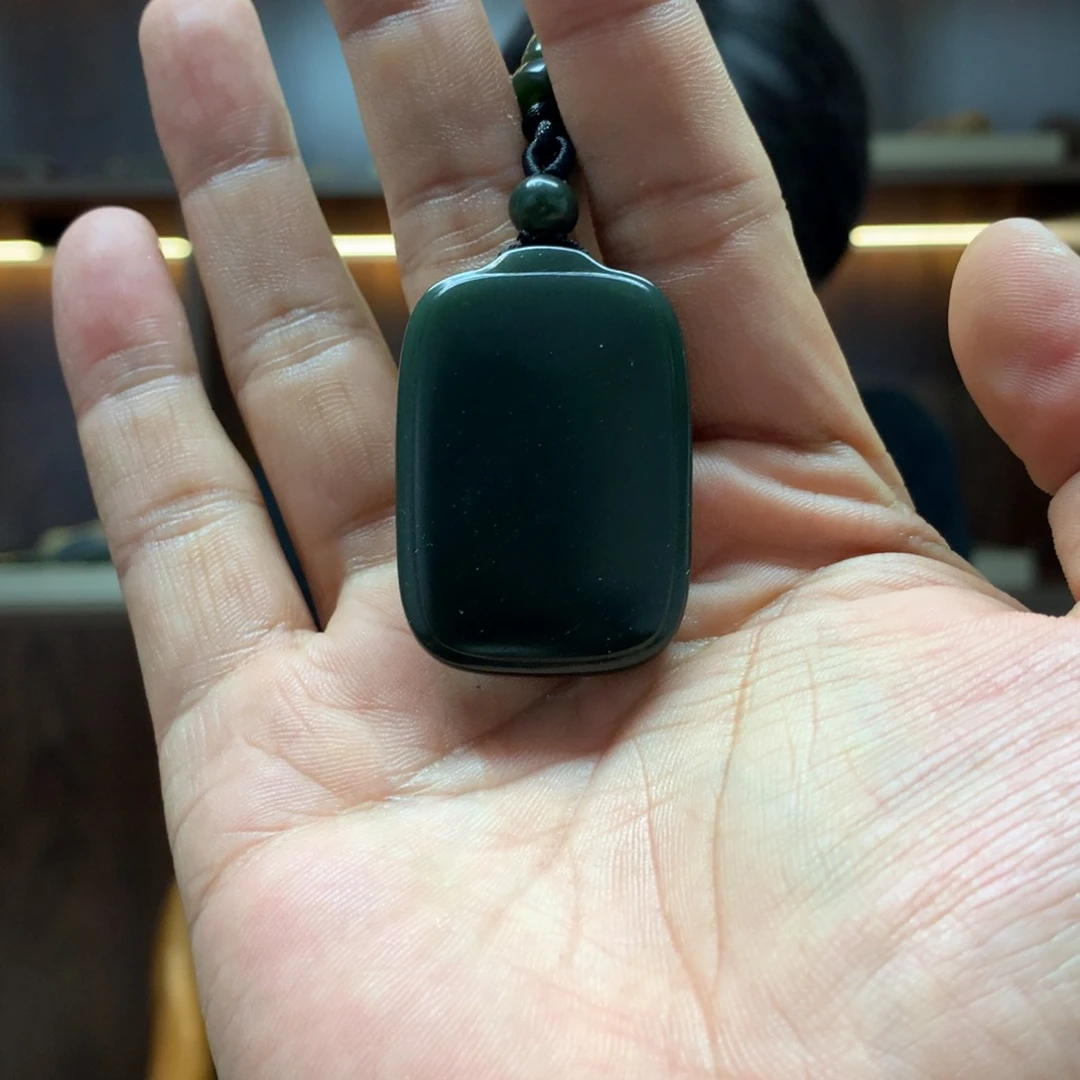 高***酒岫岩老玉（透闪石质玉）未镶嵌颈饰