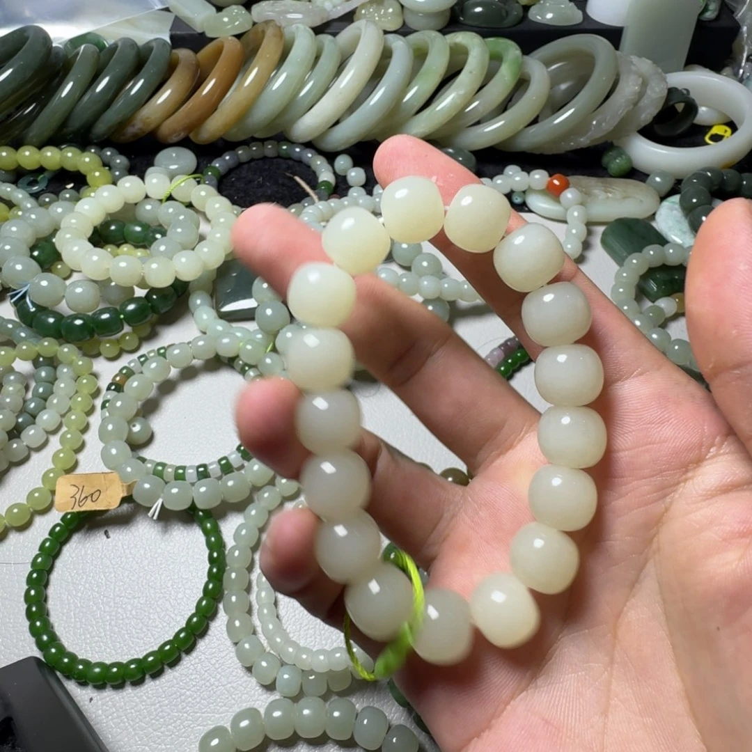 和田玉未镶嵌手串