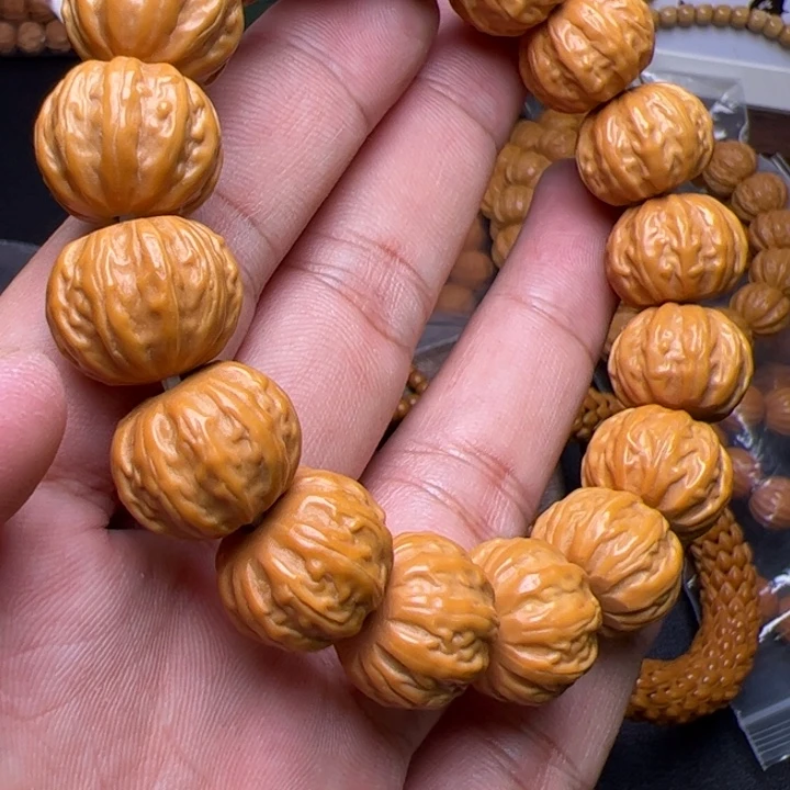 猴头核桃吊坠噢看看