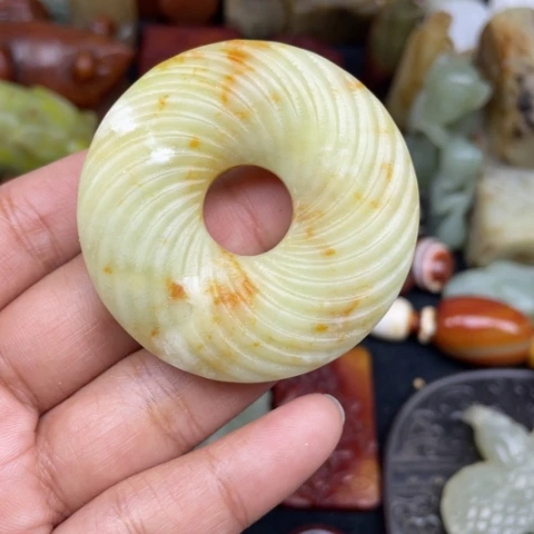 蛇纹石玉未镶嵌颈饰26