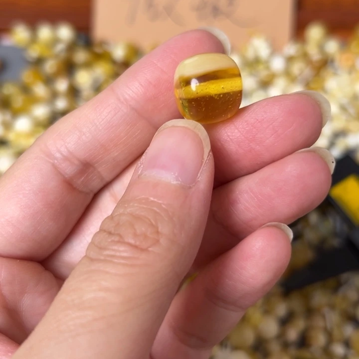 蜜蜡未镶嵌裸石14mm一个