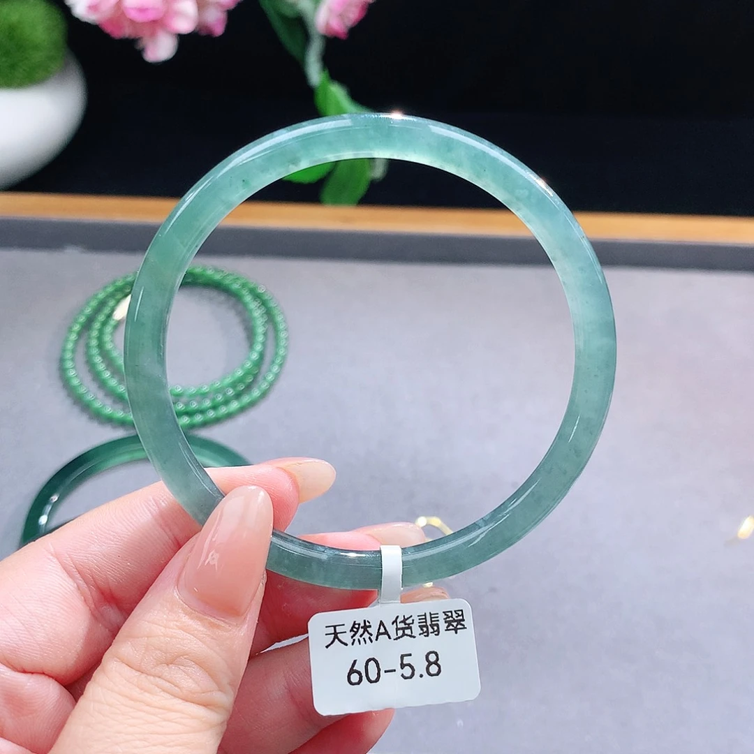 未镶嵌手镯（圆镯）翡翠