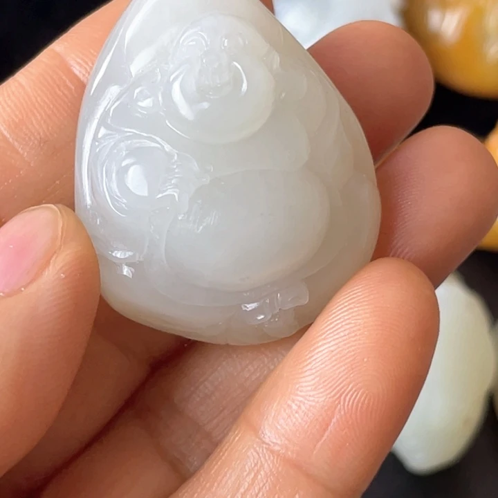 王***馆和田玉未镶嵌颈饰