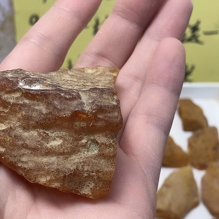 琥珀未镶嵌裸石琥珀