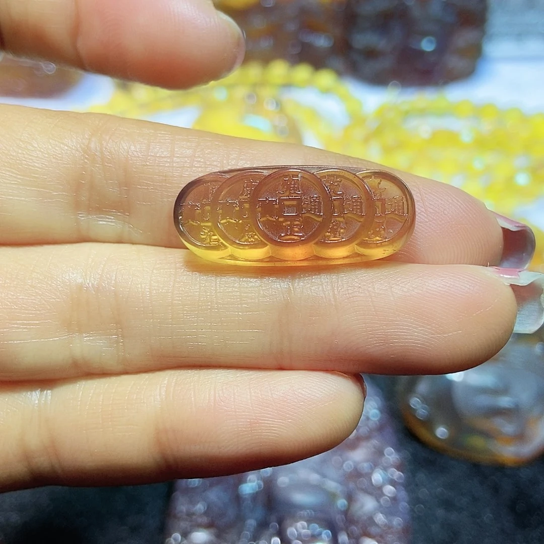 琥珀颈饰未镶嵌五谛钱