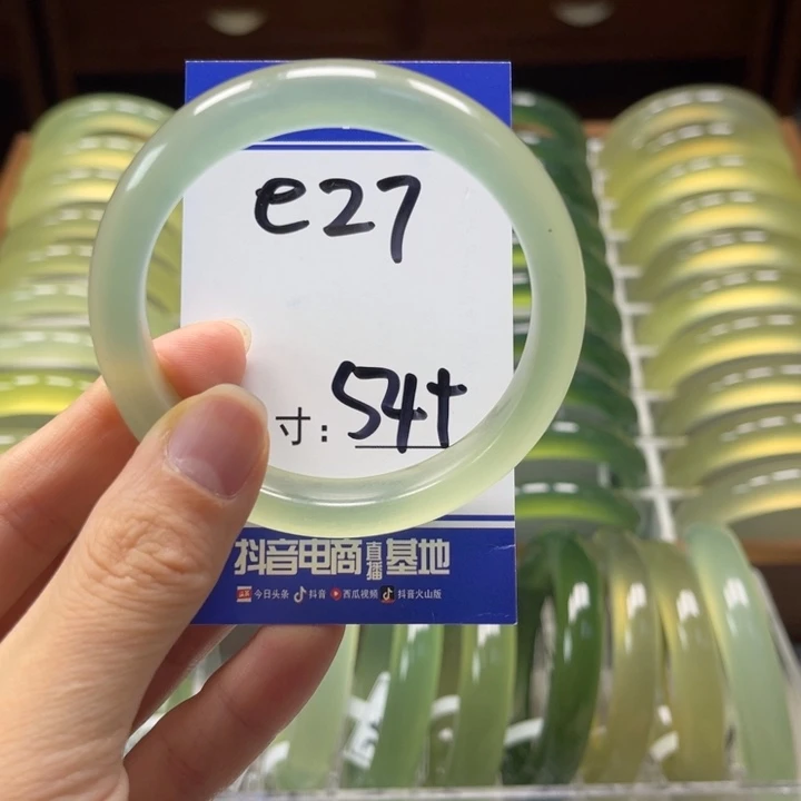 ****未镶嵌岫玉手镯手镯