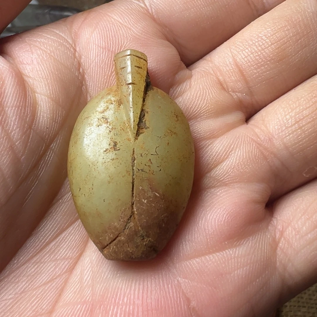 花***和田玉（糖玉）未镶嵌颈饰