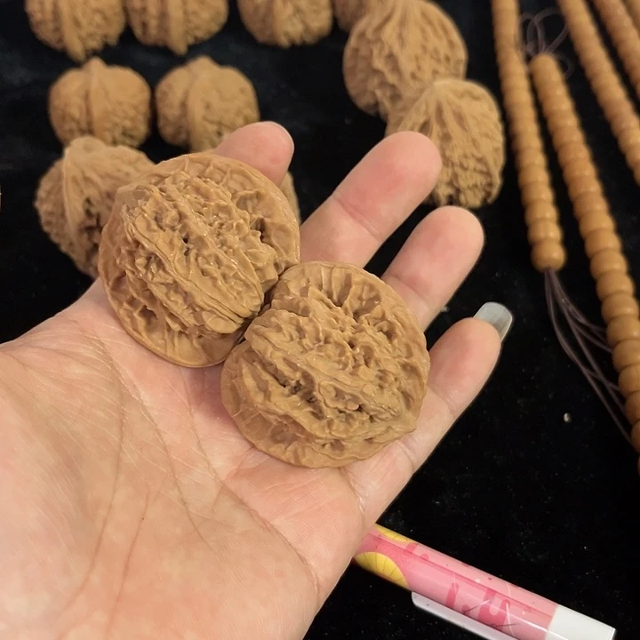 把件文玩核桃44左右蟠龙纹狮子头练手对，编号013