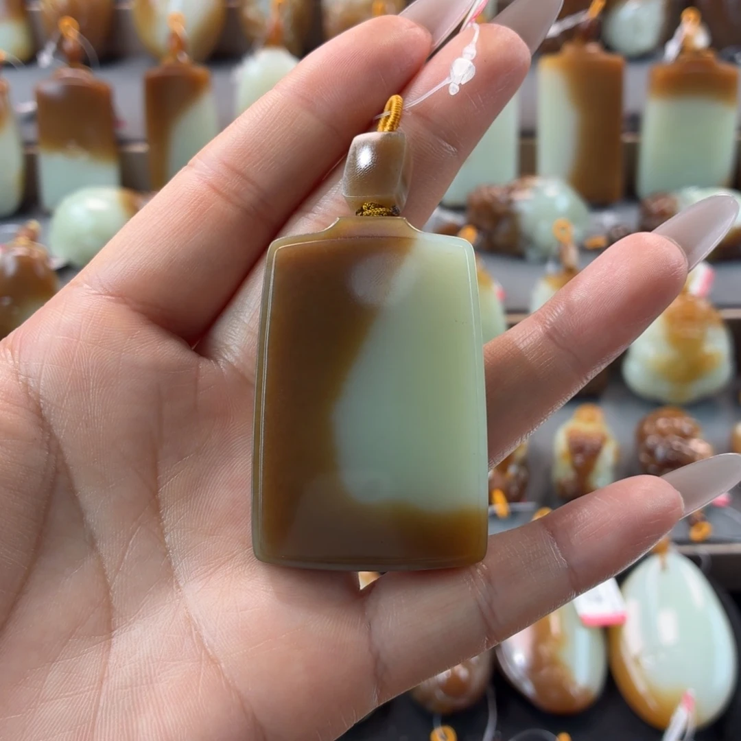 黑***晓和田玉未镶嵌颈饰