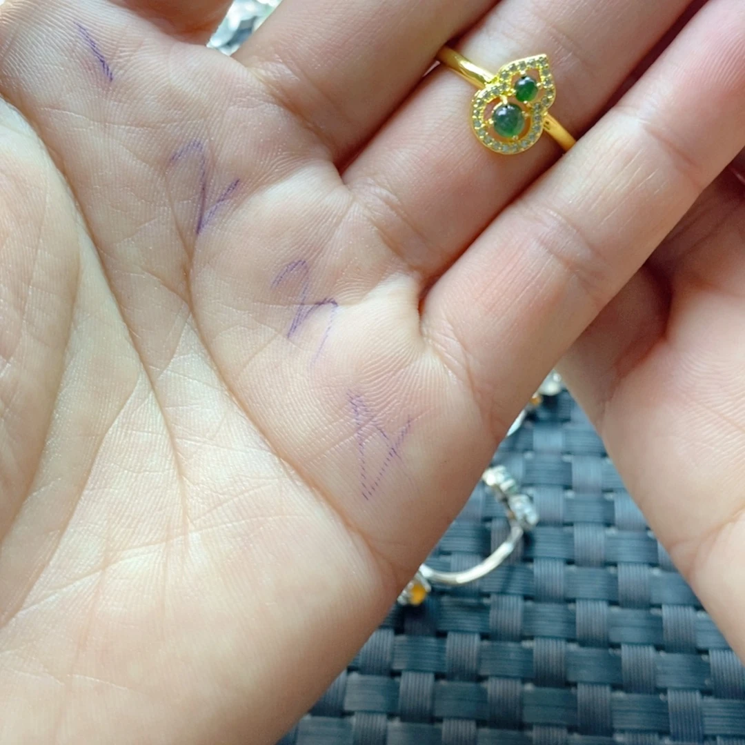 章***子未镶嵌戒指翡翠缅甸