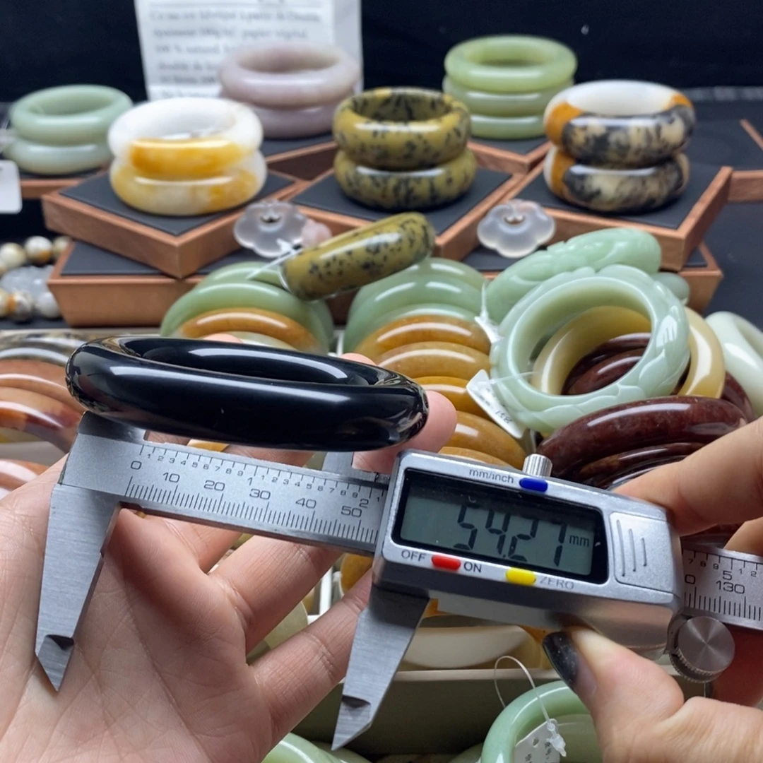 石英质玉未镶嵌手镯