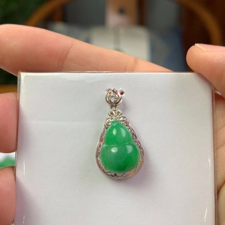 翡翠18K金镶嵌颈饰翡翠吊坠