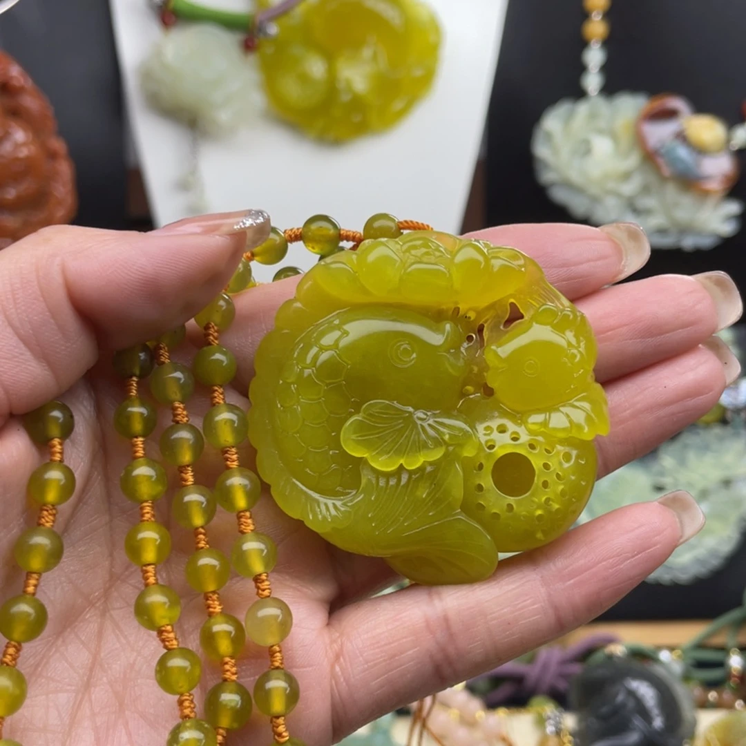 蛇纹石玉未镶嵌颈饰