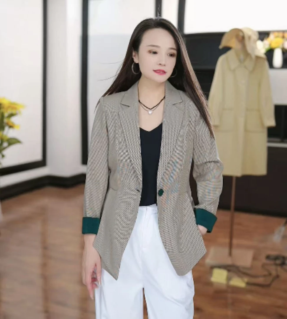 8FA512纯色中老年女装中年妈妈西装外套卡其时尚修身百搭