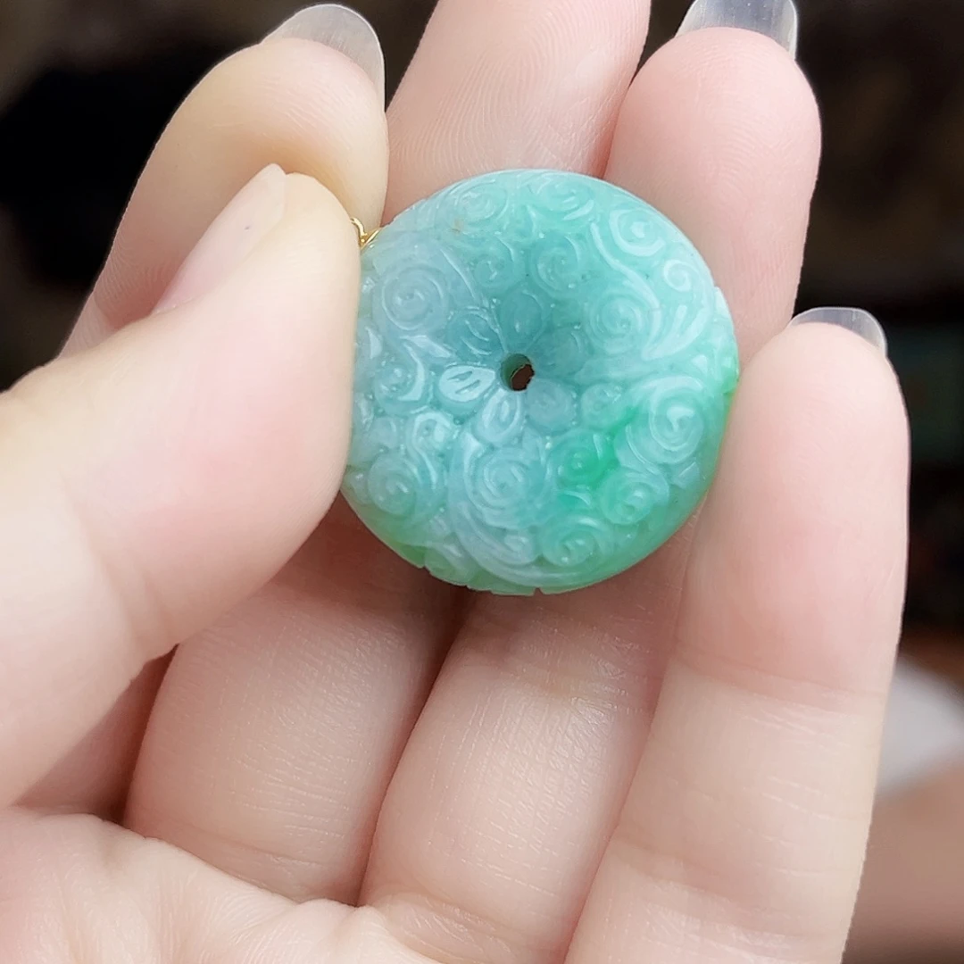 翡翠18K金镶嵌颈饰吊坠