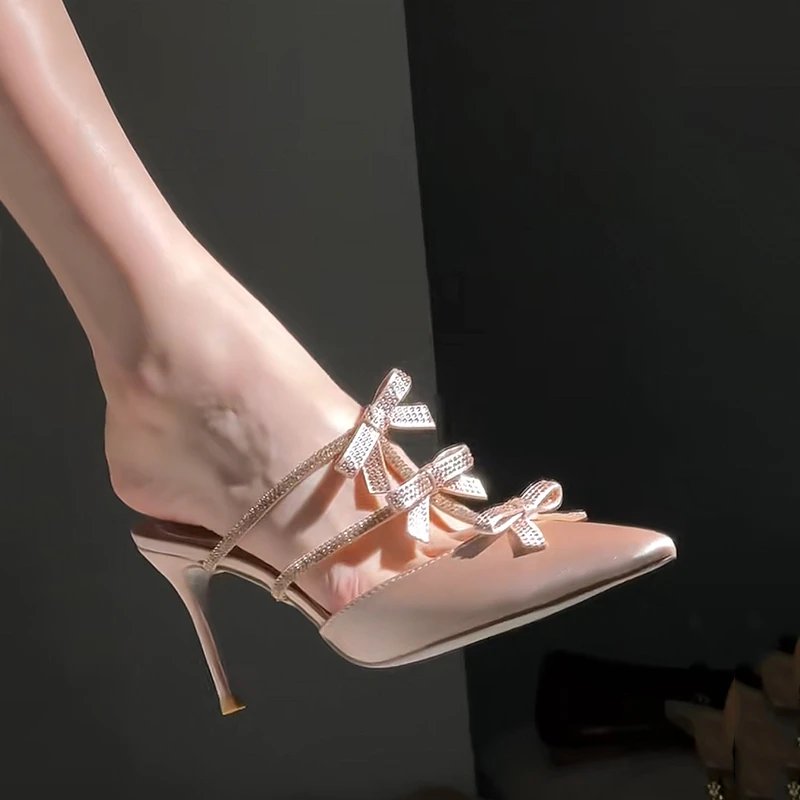 2025新款包头浅口水钻蝴蝶结丝绸半拖鞋女性感外穿尖头细跟高跟鞋