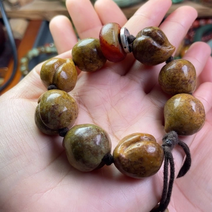 ****陈手串未镶嵌岫岩河磨玉（透闪石质玉）