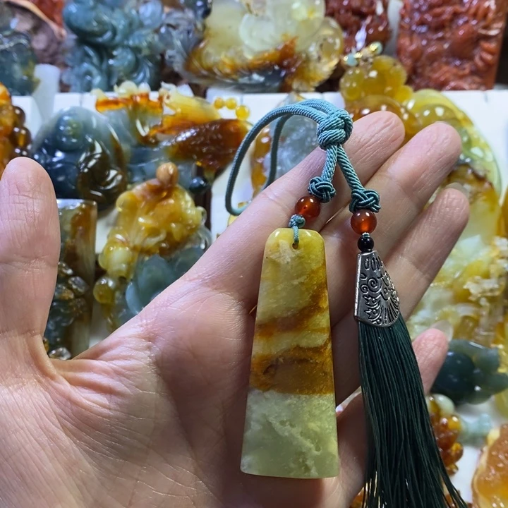 蛇纹石玉未镶嵌颈饰