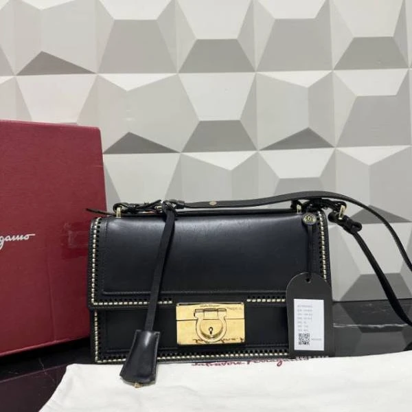 菲拉格慕/包包/95新/市场价29999/250921zb0015