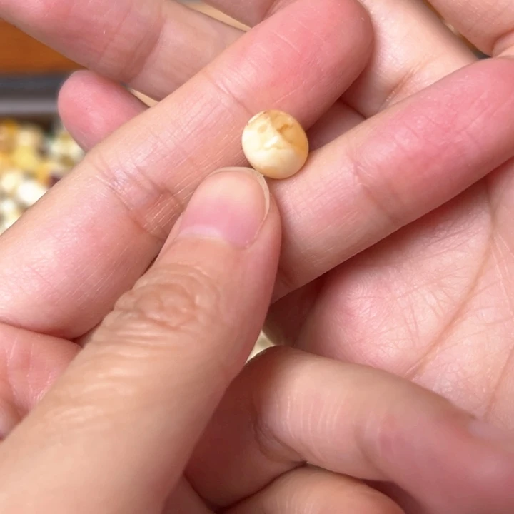 蜜蜡未镶嵌裸石8.6mm一个