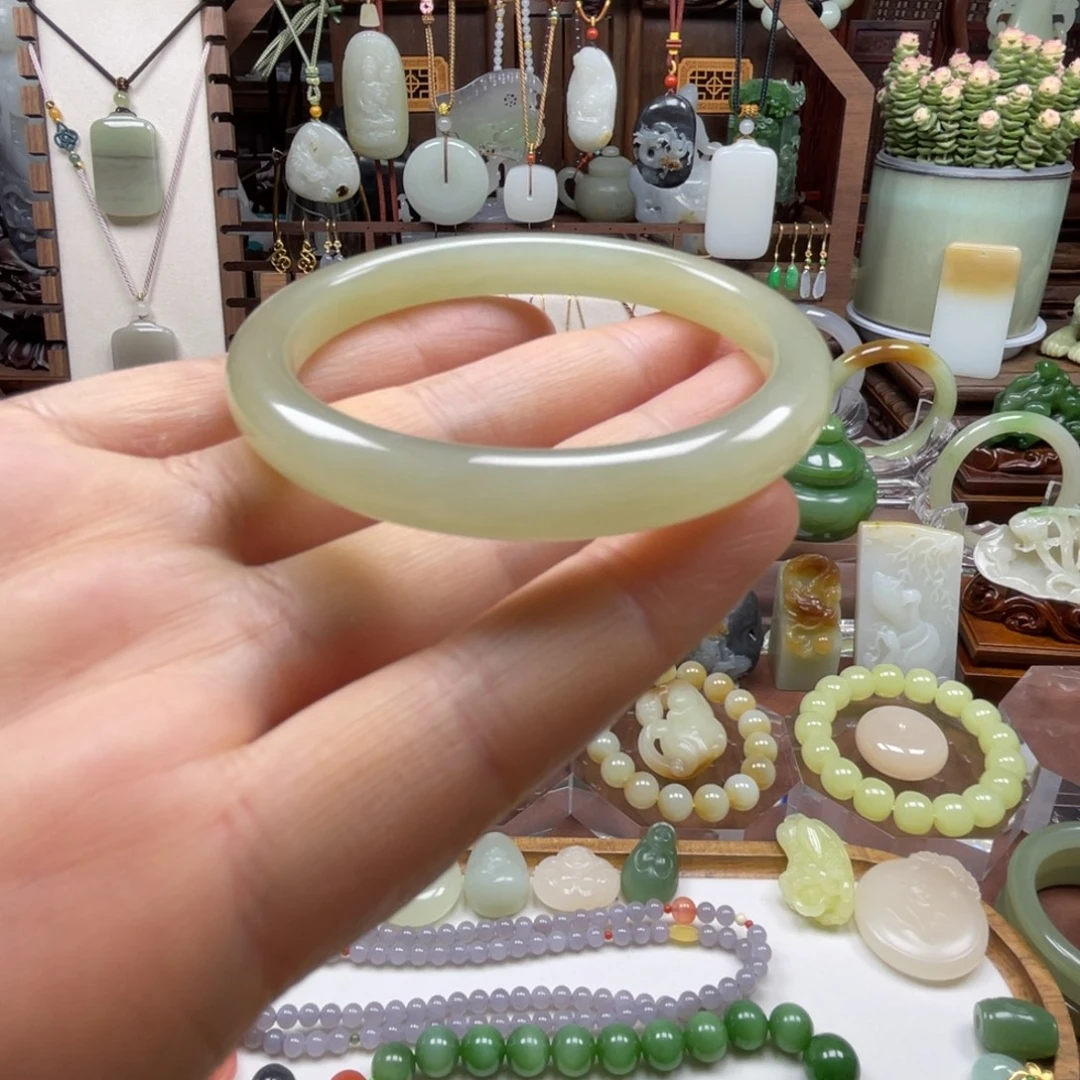 和田玉未镶嵌手镯