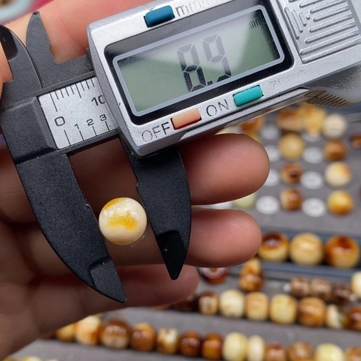 琥珀颈饰未镶嵌圆珠