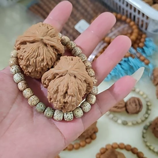 文玩核桃吊坠39左右白狮子练手+串，福利十一