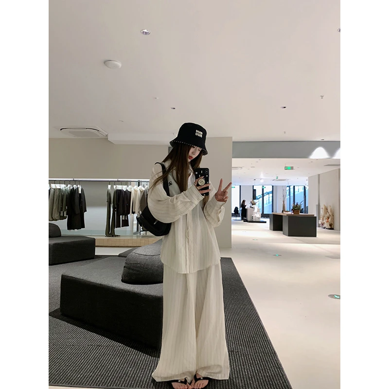小君君布兰妮 松弛有度/宽松老钱风字母条纹刺绣衬衣长裤套装0829